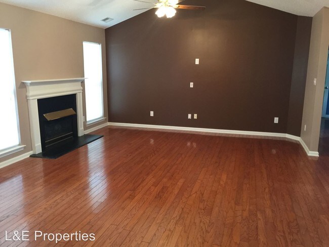 Foto del edificio - 3 br, 2 bath House - 108 W Walnut Avenue