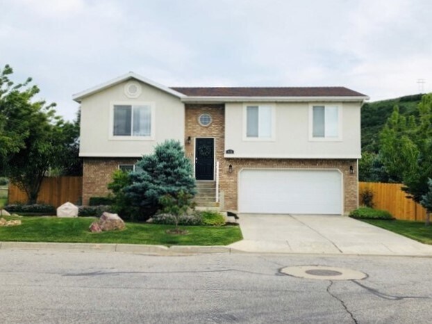 Primary Photo - 1625 E Bateman Way