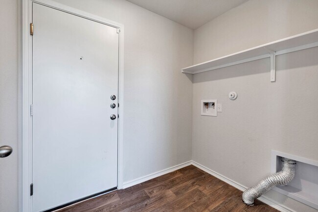 Foto del edificio - Beautiful newly built rental home availabl...