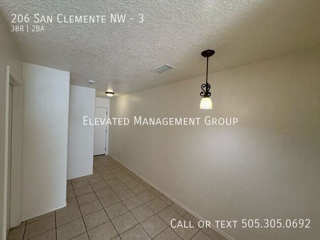 Foto del edificio - 206 San Clemente Ave NW