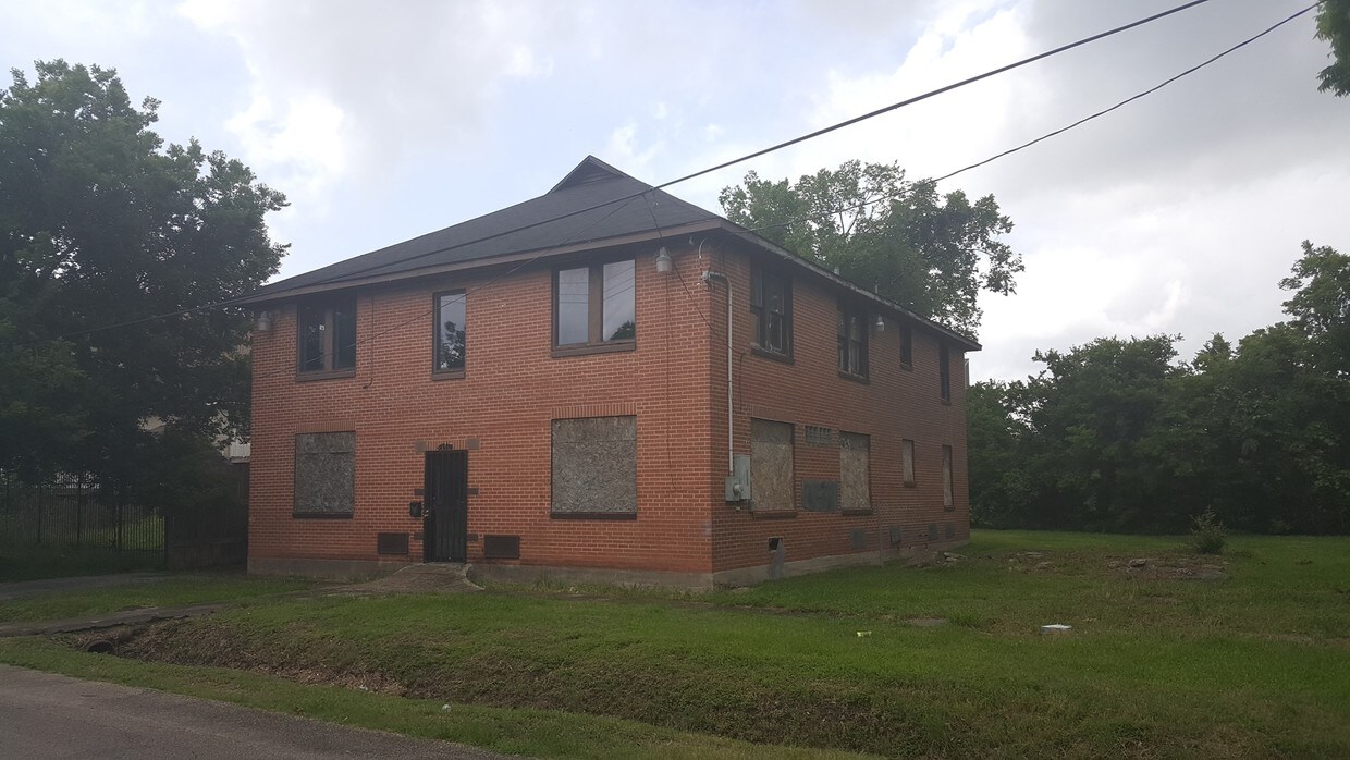 Primary Photo - 2116 Live Oak St