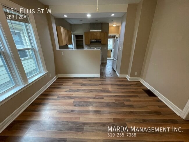 Building Photo - SPACIOUS 2 BEDROOM/1BATH HOUSE DOWNTOWN WINDSOR + UTILITIES