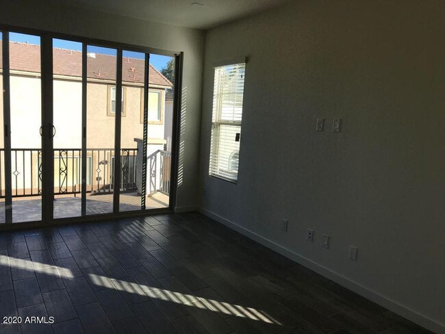 Foto del edificio - 4038 E Erie St