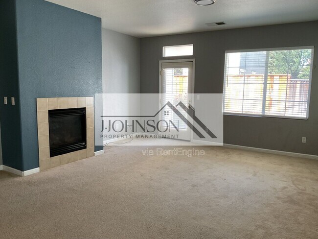 Building Photo - 4343 Middlefield Dr