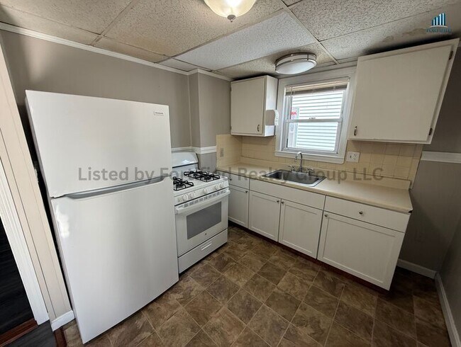 Building Photo - 77 Massasoit St