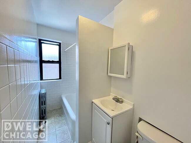 Foto del edificio - 5451 N Kenmore Ave