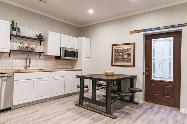 Kitchen - 2231 W Pikes Peak Ave