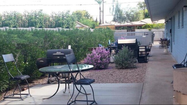plantaciones maduras muy privadas - 1819 N 18th St