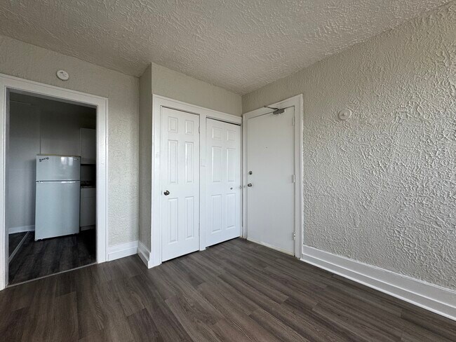 Photo du bâtiment - UPDATED 1BED 1BATH APARTMENT