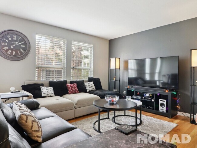 Foto del edificio - 3 Bedroom Townhome in Aurora