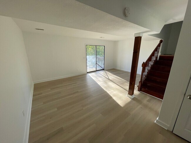 Foto del edificio - 1422 Stratton Pl Dr