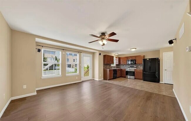 Building Photo - 607 Spring Mnr