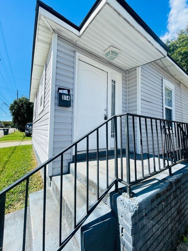 Primary Photo - 3 Bedroom Home located Downtown Corbin, KY
