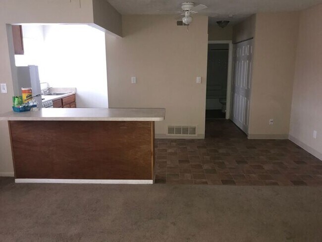 Building Photo - 1 Bed 1 Bath Hedgewood Apartment