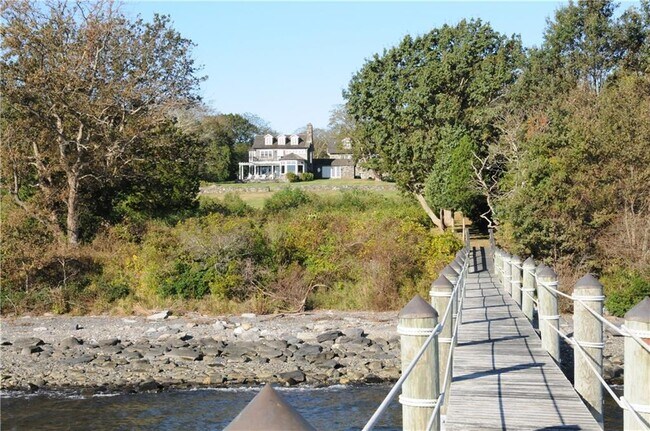 Building Photo - 256 E Shore Rd