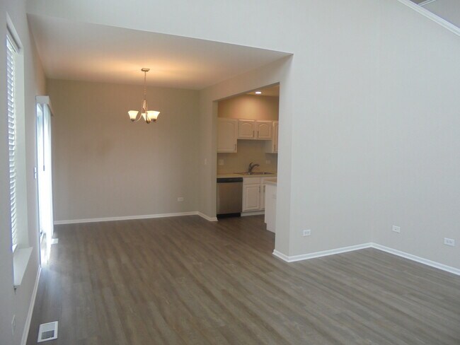 Building Photo - 637 Littleton Trail