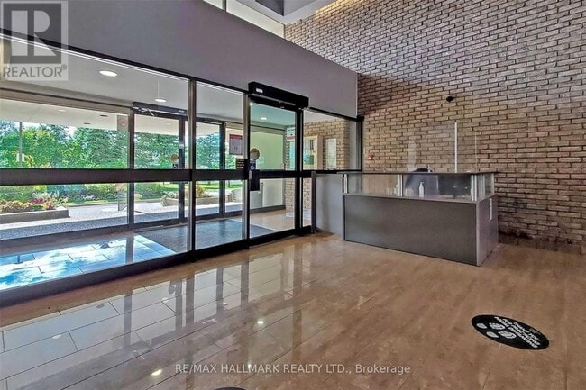 Building Photo - 350-350 Seneca Hill Dr