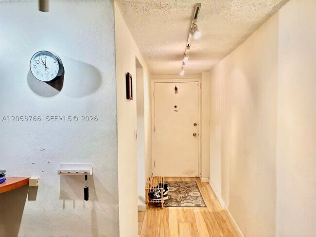 Foto del edificio - 3660 NE 166th St