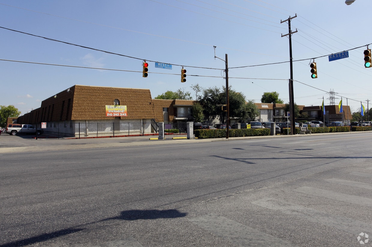 Primary Photo - Canlen West Apartments