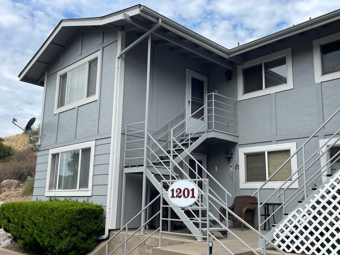 Primary Photo - Convenient Florida Road Condo