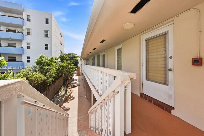 Foto del edificio - 7434 Harding Ave