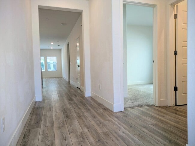 Building Photo - 2042 N Hughes Ave