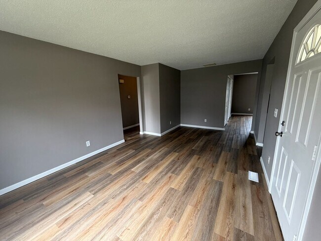 Foto del edificio - 621 Goldenview Dr