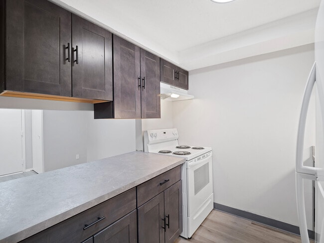Building Photo - Pinegrove Apartments