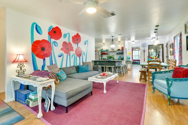 Foto del edificio - 1208 E 3rd St
