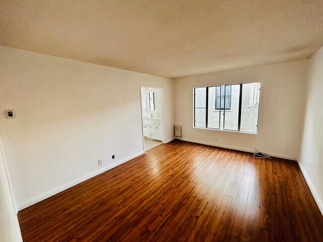 Foto del edificio - 3020 E 3rd St
