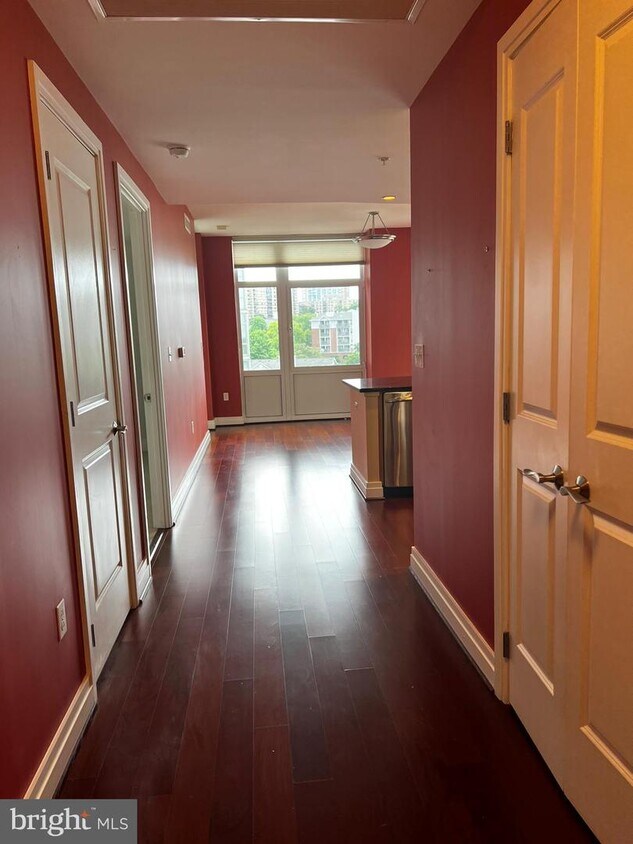 8220 Crestwood Heights Dr Unit 717, McLean, VA 22102 Apartment for