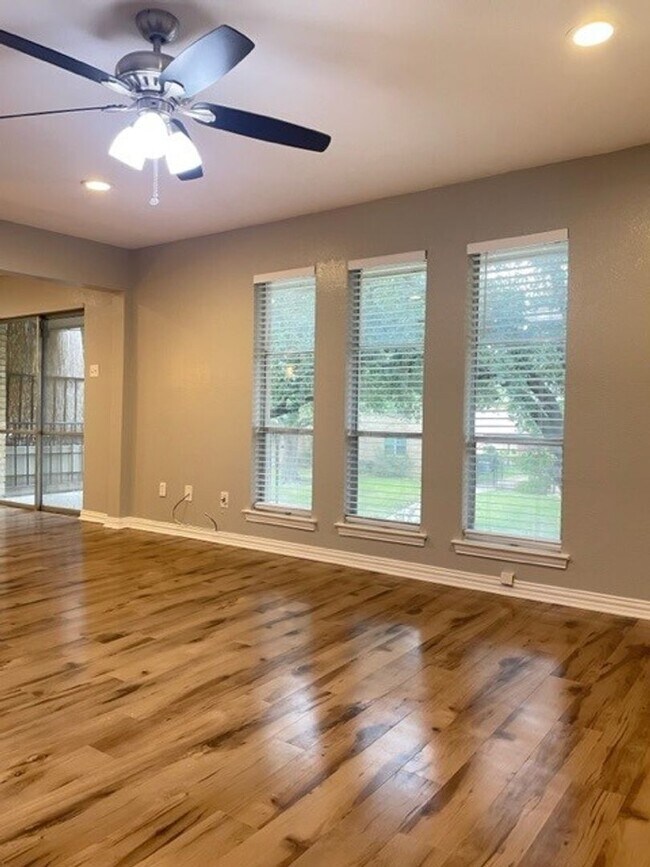 Foto del edificio - 5838 Sandhurst Lane Unit#D, Dallas, Texas ...