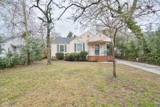 Building Photo - 1741 Oak Dr