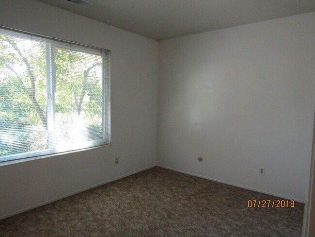 Building Photo - 3 bed, 2 bath, 2 car garage, single story home in Rincon Valley!