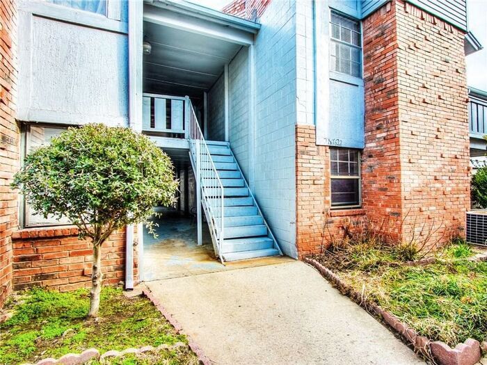 Primary Photo - 2604 N Ann Arbor Ave