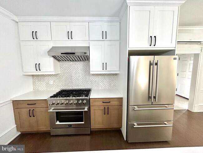 Foto del edificio - 571 N Newtown Street Rd