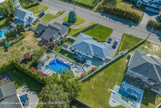 Building Photo - 947 Norwood Ave