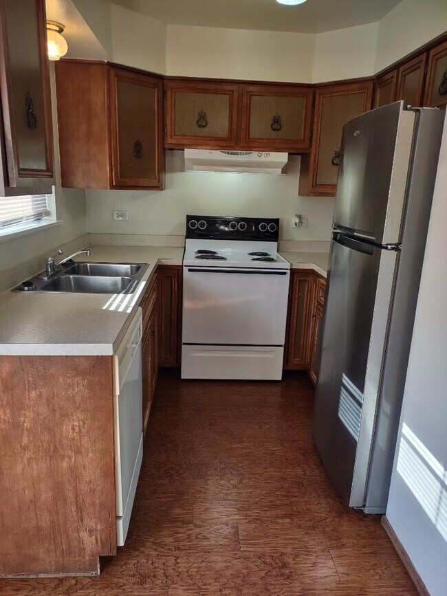 Building Photo - 4715 SE Adams Blvd