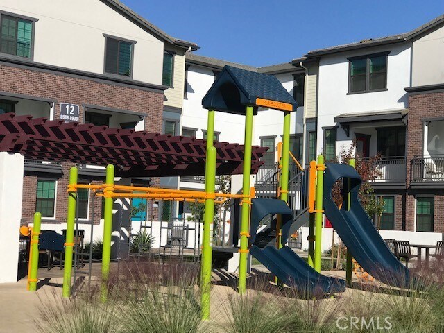 Foto del edificio - 6983 Cottonwood Ln