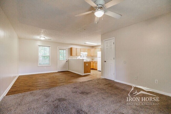 Building Photo - 605 Baron Dr
