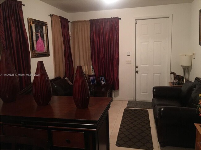 Foto del edificio - 10912 SW 240th St