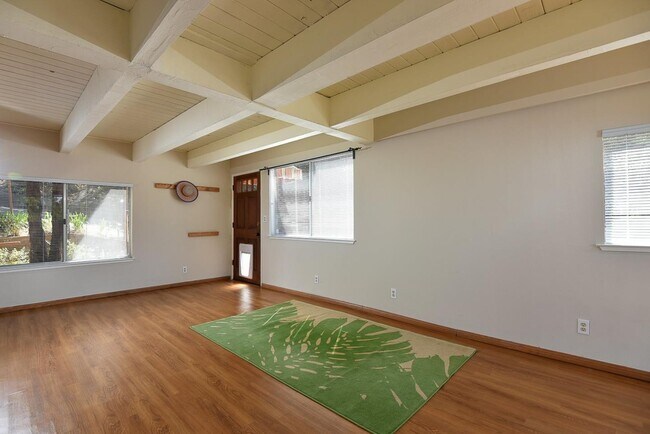 Building Photo - 12820 Viscaino Rd