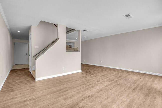 Foto del edificio - 2331 Briarwest Blvd