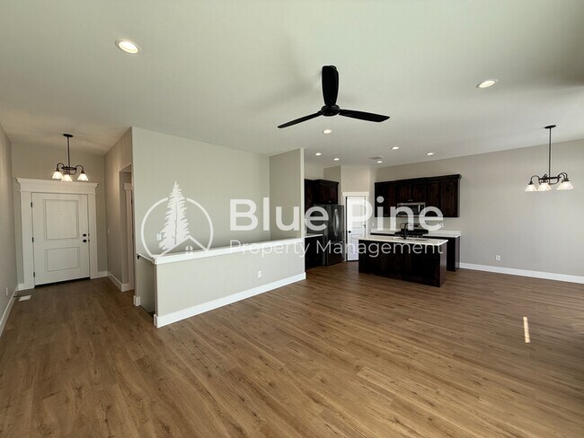 Building Photo - 3758 Inglewood Dr