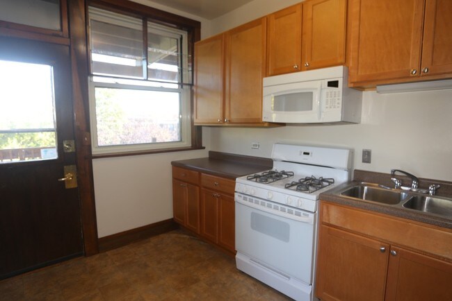 Building Photo - 5427 S Greenwood Ave