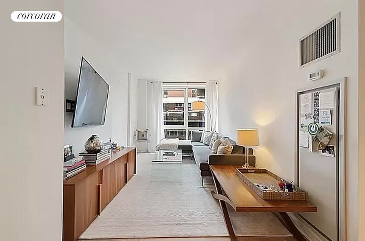 Foto principal - 340 E 23rd St