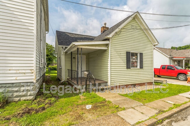 Building Photo - 127 Denham St