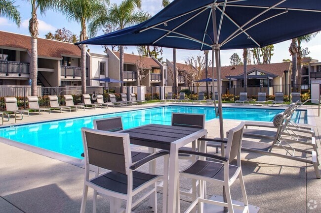 Building Photo - Surf House Apartments