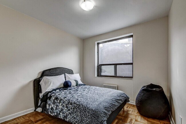 Photo du bâtiment - The Continental (510 Dawes Road)