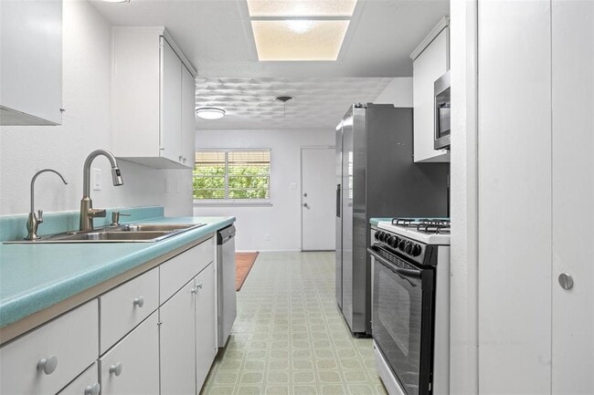 Foto del edificio - 8410 Briarwood Ln
